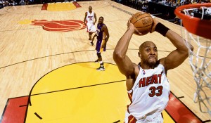 alonzo_mourning Alonzo Mourning finished his career as the 10th-best shot blocker in NBA history. (GETTY IMAGES)