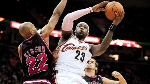 LeBronJames_vsTajGibson(USPresswire)