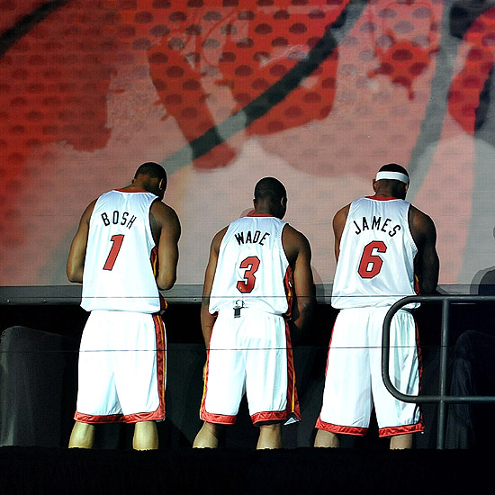 dwyane wade knee brace. Team Wade. Team Bosh.